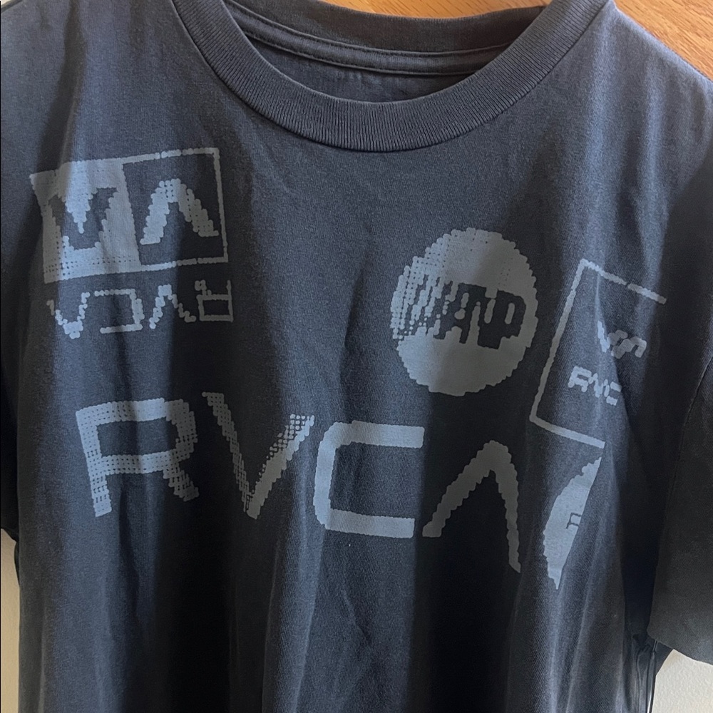RVCA Charcoal Graphic Tee Size Medium New With Tags - Picture 2 of 6